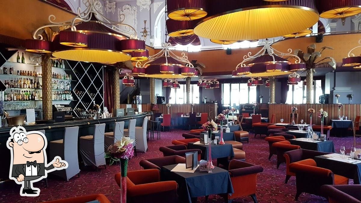 Elegant restaurant space of chamber character